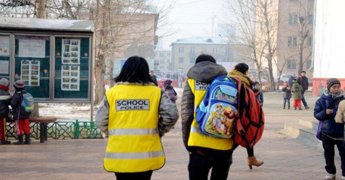 School police хийж байгаа эцэг, эхэд бүтэн өдрийн цалинтай чөлөө олгодог болгох санал гаргалаа